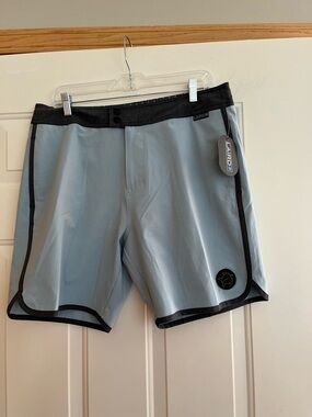 New men’s Laird Vantage performance board shorts egg blue. Size 33
